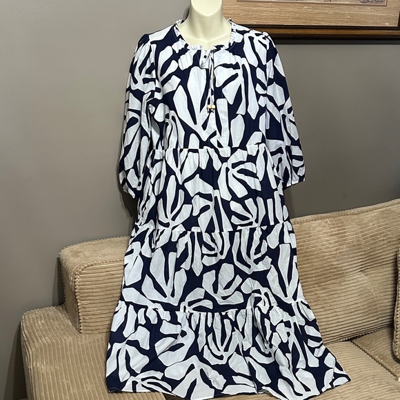 Philosophy Dresses & Skirts - Philosophy Navy and White Leaf Print Long Sleeve Dress lined Medium